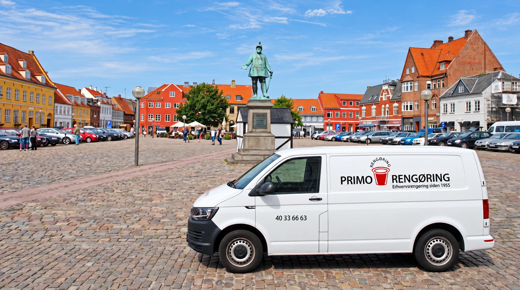 Primo Rengørings firmabil på Køge Torv